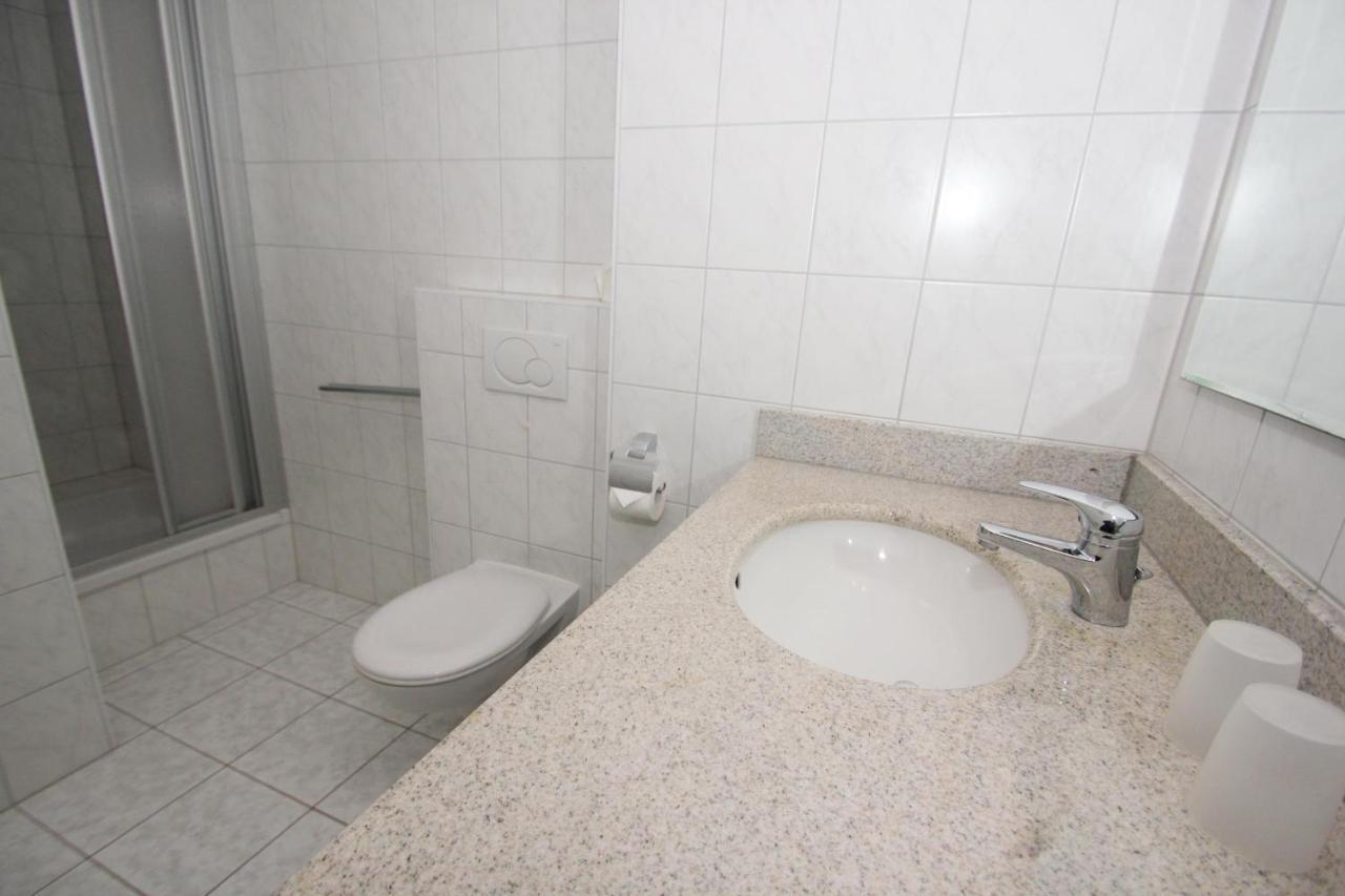Hafennahe Ferienwohnung Mit Balkon Und Meerblick - Hafenhaeuser Wiek Wohnung 13 Wiek auf Rügen Dış mekan fotoğraf